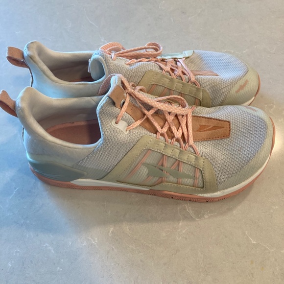 Altra pink & white weight lifting Athletic Shoes size 9 - Picture 1 of 4